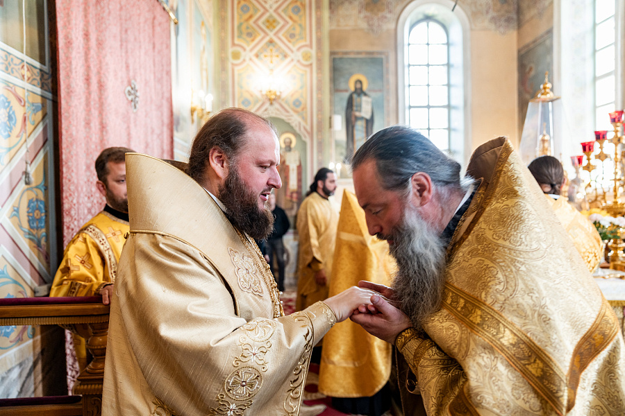 Божественная литургия в соборе Всемилостивого Спаса Вознесенской Давидовой пустыни